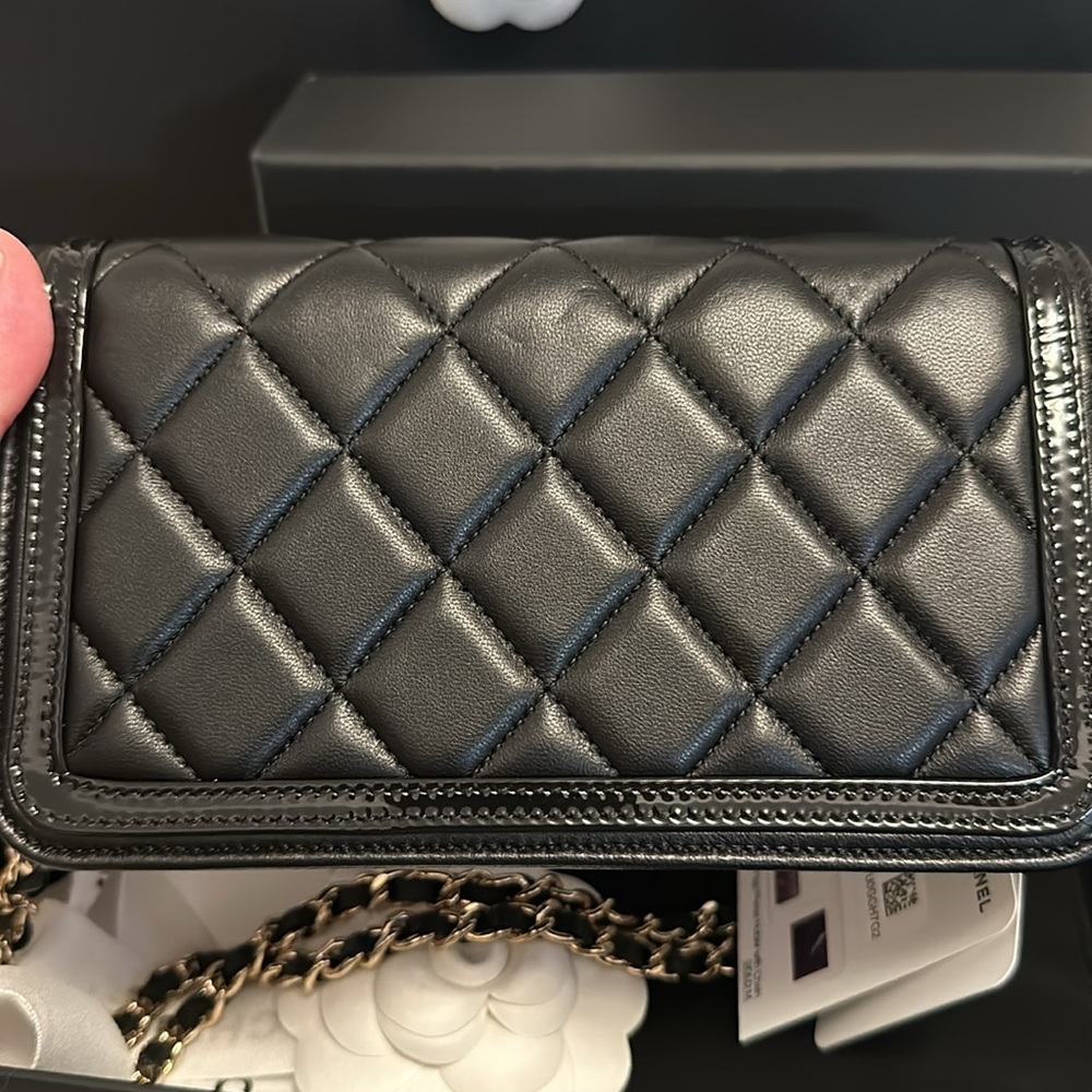 Chanel IPhone holder with chain💜💜💜💜💜 - Picture 4 of 13